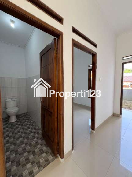 Rumah 2 Lantai Pinggir Jalan Umum di Cisurupan Kota Bandung - 4