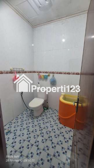 Rumah second dengan tanah luas di Pancoran Mas Depok - 9