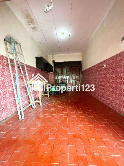 Rumah second luas strategis di Pulomas Jakarta Timur - 2