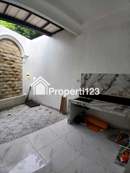 Rumah Modern Klasik 2 lantai di Kalimulya Depok - 5