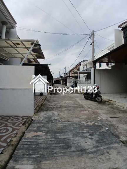 Rumah Modern Klasik 2 lantai di Kalimulya Depok - 2