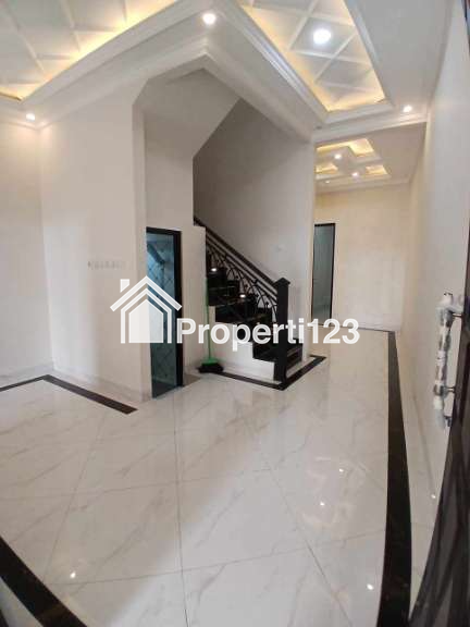 Rumah Modern Klasik 2 lantai di Kalimulya Depok - 3