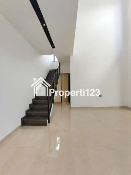 Rumah Baru Modern Lokasi Strategis di Rungkut Asri Surabaya Timur - 6