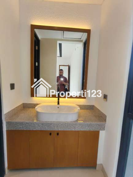 Rumah Baru Modern Lokasi Strategis di Rungkut Asri Surabaya Timur - 8