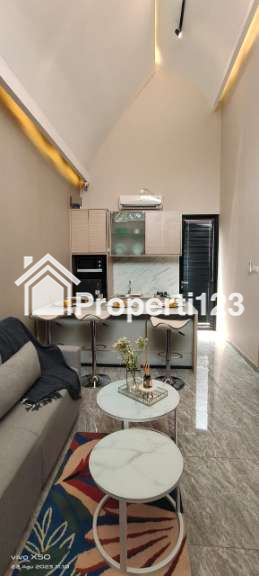 Rumah dekat danau Cipondoh Lake View - 2