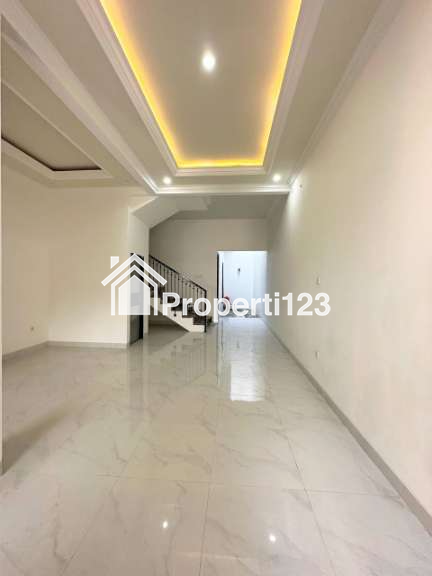 Rumah baru 2lantai pusat akses Cipinang Jakarta Timur - 4