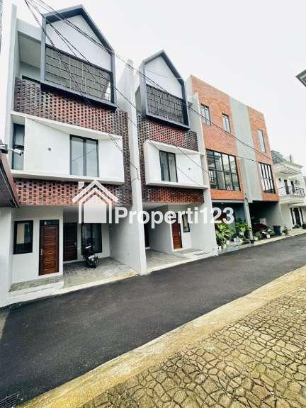 Rumah 3lantai di Pasar Minggu Jakarta Selatan dekat Pejaten Parkrk - 1