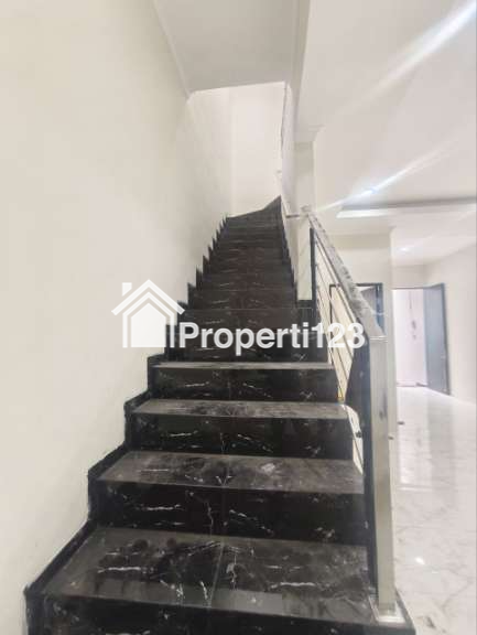 Rumah Modern Baru Gress Di Perumahan Taman Pondok Indah Wiyung Surabaya - 9