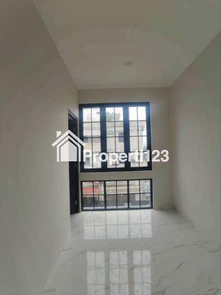 Rumah Modern Baru Gress Di Perumahan Taman Pondok Indah Wiyung Surabaya - 11