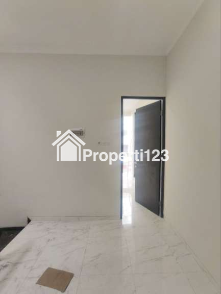 Rumah Modern Baru Gress Di Perumahan Taman Pondok Indah Wiyung Surabaya - 10