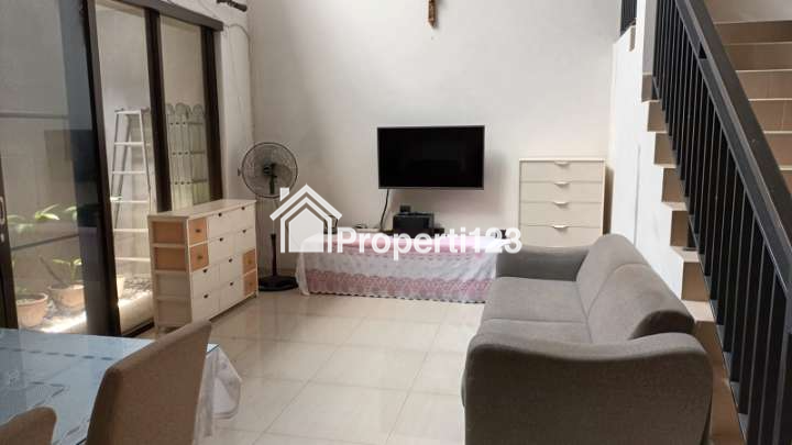 Rumah Minimalis 2 Lantai Siap Huni di Tenggilis Utara Surabaya dekat Raya Jemursari - 2