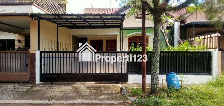 Rumah Gaya American Classic Unfurnish 3 Kamar Tidur 2 Kamar Mandi Carport  Jalan Lebar Bebas Banjir di Antapani Bandung - 1