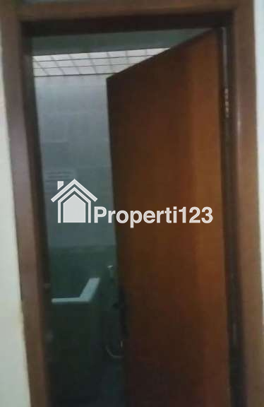 Rumah Gaya American Classic Unfurnish 3 Kamar Tidur 2 Kamar Mandi Carport  Jalan Lebar Bebas Banjir di Antapani Bandung - 9