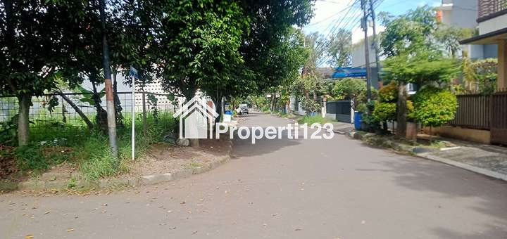 Rumah Gaya American Classic Unfurnish 3 Kamar Tidur 2 Kamar Mandi Carport  Jalan Lebar Bebas Banjir di Antapani Bandung - 10