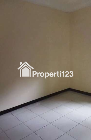 Rumah Gaya American Classic Unfurnish 3 Kamar Tidur 2 Kamar Mandi Carport  Jalan Lebar Bebas Banjir di Antapani Bandung - 5