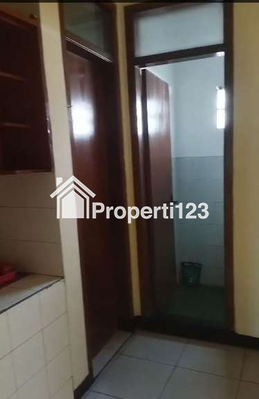 Rumah Gaya American Classic Unfurnish 3 Kamar Tidur 2 Kamar Mandi Carport  Jalan Lebar Bebas Banjir di Antapani Bandung - 7