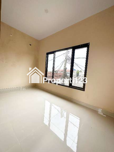 Rumah baru strategis di Jatiasih Bekasi - 5