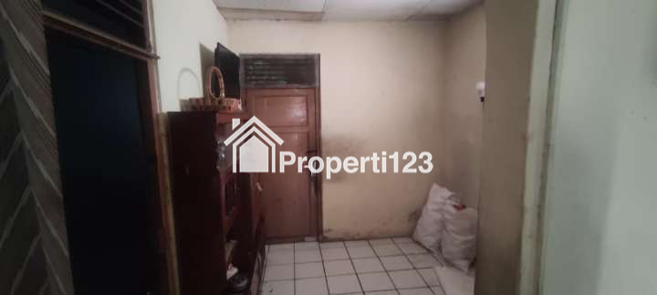 Rumah second tanah lus strategis di Srengseng Sawah Jakarta Selatan - 8
