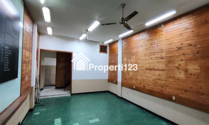 Ruko 3 Lantai SHM Interior Etnik Modern Harga Murah Super Strategis di Kawasan Pertokoan Perkantoran Hiburan di Jl. Terusan Jakarta Antapani Bandung - 3