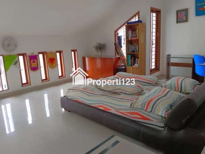 Rumah 4 Lantai Strategis Dalam Cluster Palmerah Jakarta Barat - 11