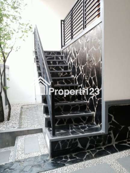 Rumah 4 Lantai Strategis Dalam Cluster Palmerah Jakarta Barat - 3