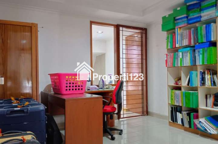 Rumah 4 Lantai Strategis Dalam Cluster Palmerah Jakarta Barat - 14