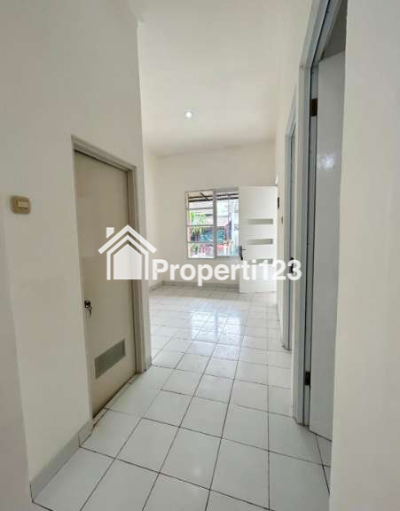 Rumah renovasi siap huni lokasi strategis di Cendana Residence Pamulang Tangsel - 15