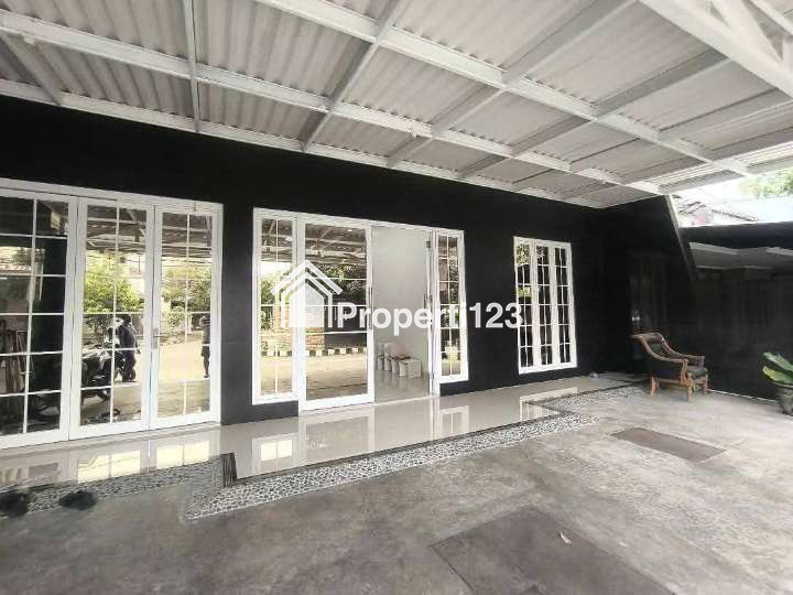 Disewakan Rumah Ex Kantor Siap Huni Lokasi Ketintang Surabaya - 2