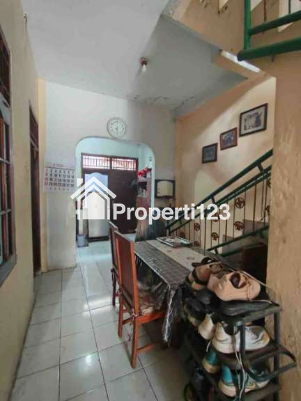 Rumah second murah 2 lantai dipinggir jalan raya sukmajaya,Depok - 5
