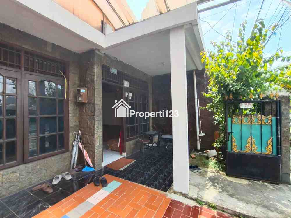 Rumah second murah 2 lantai dipinggir jalan raya sukmajaya,Depok - 2