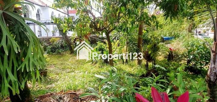 Rumah Belanda Tanah 1066 m2 SHM Muka 18 Meter Lokasi Premium Super Strategis di Jalan Riau-Martadinata Bandung - 3