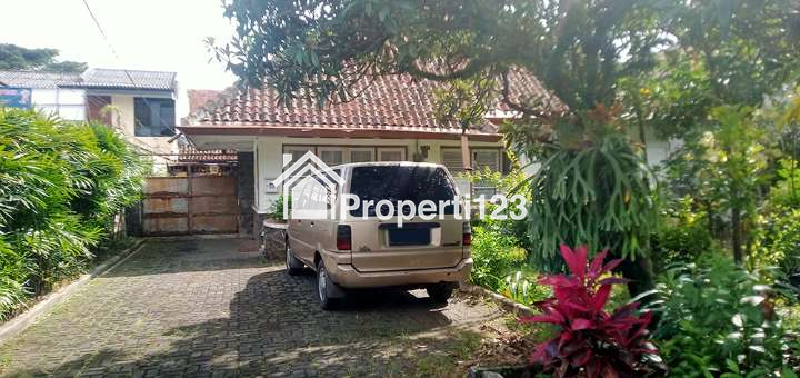 Rumah Belanda Tanah 1066 m2 SHM Muka 18 Meter Lokasi Premium Super Strategis di Jalan Riau-Martadinata Bandung - 2