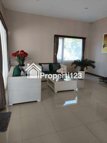 Rumah Modern Classic Semi Furnish Serasa Villa View Kota Bandung   6 Kamar Tidur 5 Kamar Mandi Garasi Carport Luas di Bojong Koneng - 11