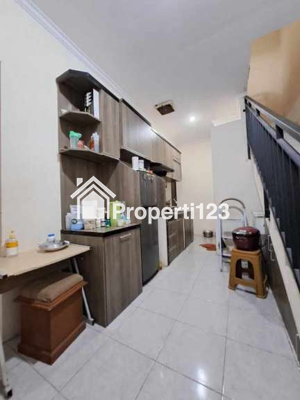 Rumah second 2 lantai murah siap huni diKav.Ui tanah baru,Depok - 9