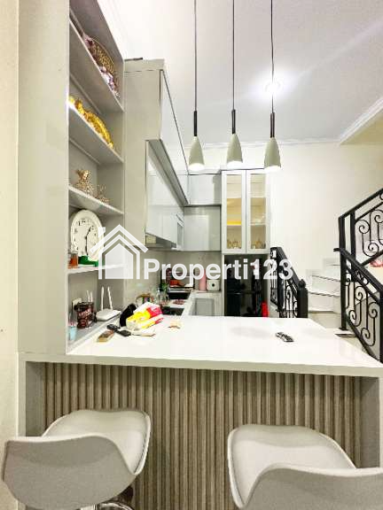 Rumah 2 lantai rooftop full furnished dekat Tol Bintara Bekasi - 5
