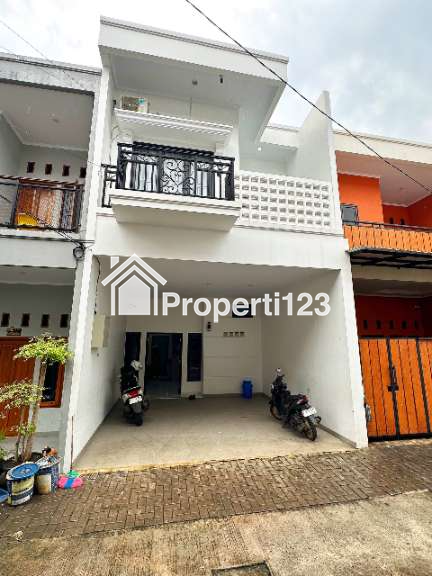 Rumah 2 lantai rooftop full furnished dekat Tol Bintara Bekasi - 1