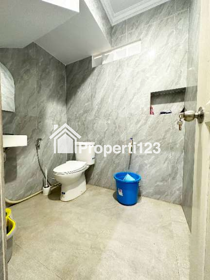 Rumah 2 lantai rooftop full furnished dekat Tol Bintara Bekasi - 7