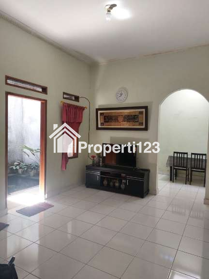 Rumah Full Furnish 5 Kamar Tidur 3 Kamar Mandi Carport Dekat Kawasan Perkantoran Pendidikan Perbelanjaan dan Hiburan di Kota Sumedang - 3