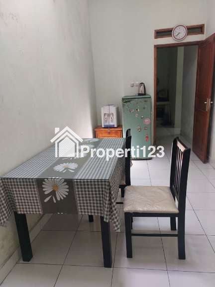 Rumah Full Furnish 5 Kamar Tidur 3 Kamar Mandi Carport Dekat Kawasan Perkantoran Pendidikan Perbelanjaan dan Hiburan di Kota Sumedang - 11