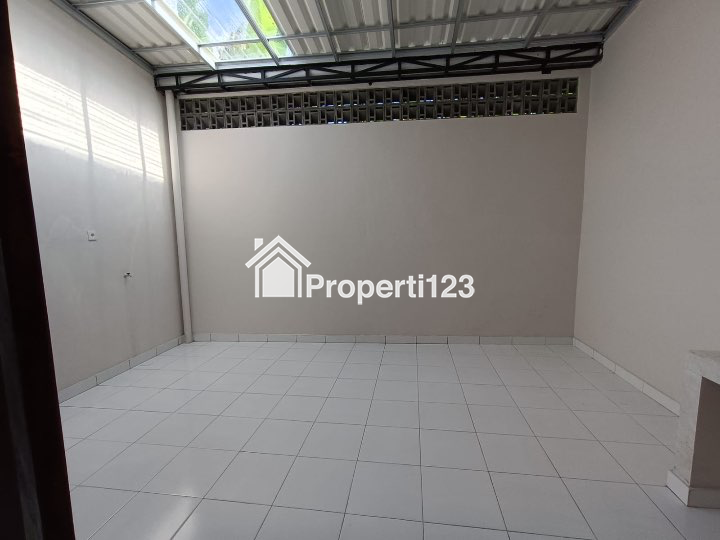 Rumah 2 Kamar Tidur 1 Kamar Mandi Carport untuk Rumah Tinggal Jalan Lebar Bebas Banjir di Tabanan Bali - 7