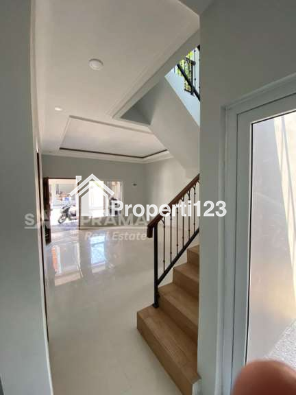 Rumah 2 lantai murah siap huni lokasi strategis dilimo,depok - 3