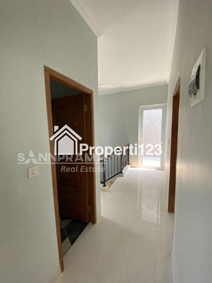 Rumah 2 lantai murah siap huni lokasi strategis dilimo,depok - 6