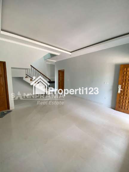 Rumah 2 lantai murah siap huni lokasi strategis dilimo,depok - 2