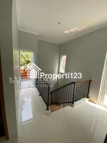 Rumah 2 lantai murah siap huni lokasi strategis dilimo,depok - 8