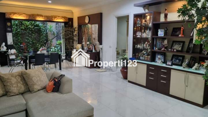 ‼️TURUN HARGA‼️ Rumah Mewah Furnished Siap Huni Lokasi Perumahan Regency 21 Surabaya - 3