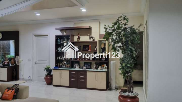 ‼️TURUN HARGA‼️ Rumah Mewah Furnished Siap Huni Lokasi Perumahan Regency 21 Surabaya - 9