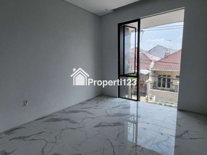 Rumah Baru Modern Siap Huni di Perumahan Sutorejo Prima Indah Mulyorejo Surabaya Timur - 2