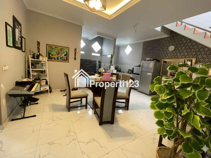 BU BANGET! RUMAH BARU RENOVASI 2M DI SAYAP SRIWIJAYA - HOOK & MEWAH! SIAPA CEPAT DIA DAPAT! - 9