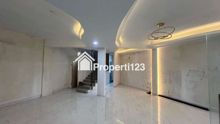 ‼️JUAL CEPAT‼️ Ruko Baru Renovasi Lokasi Jl. WR Supratman Klojen Malang - 4