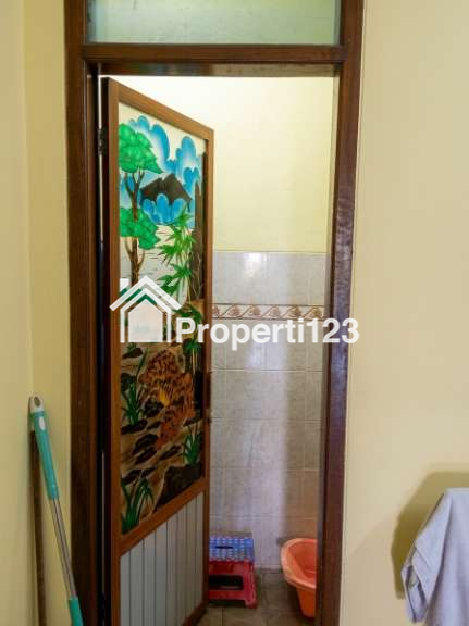 🔥 JUAL CEPAT! RUMAH 2 LANTAI TENGAH KOTA SOLO 🔥 💥 DISKON 100 JUTA – LANGKA DI LOKASI INI! - 7